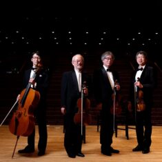 人は この4人を 「マイ・ハート弦楽四重奏団ひろしま」（My Heart String Quartet HIROSHIMA）と呼びます。