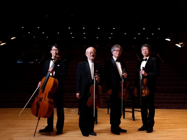 人は この4人を 「マイ・ハート弦楽四重奏団ひろしま」（My Heart String Quartet HIROSHIMA）と呼びます。