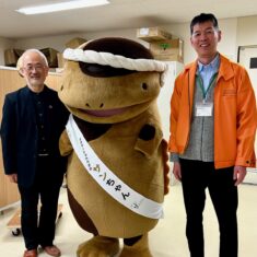 広島市立広島特別支援学校に、オオサンショウウオの「サンちゃん」登場！