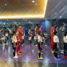 W杯サッカー：「サムライブルー 」と「ポイチ」の応援 by 広島県立可部高校サッカー部
