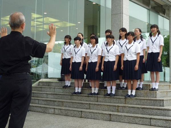 8月6日（木）10時～　「伝えよう笑顔と心」を合唱します！